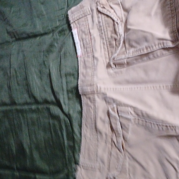 American Eagle khaki shorts light and a darker 1 size 34 - Picture 6 of 6